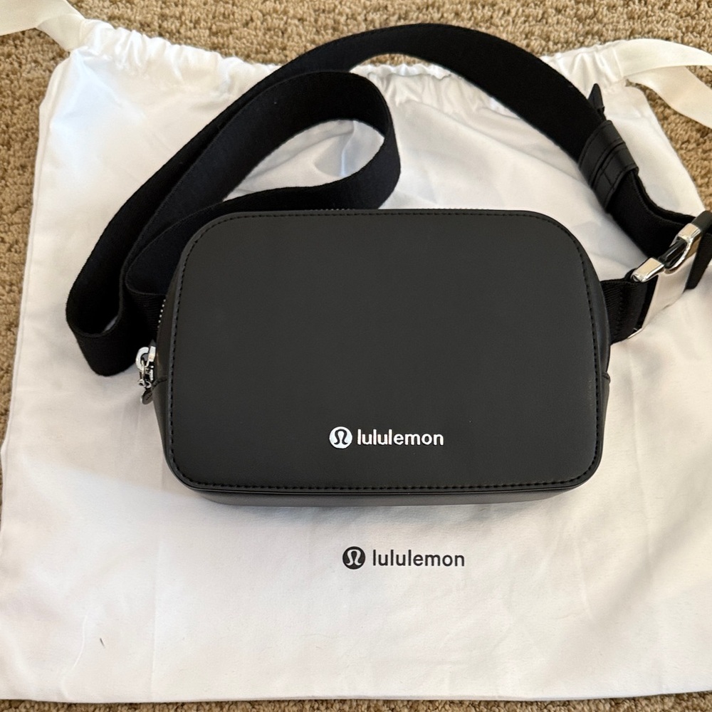 lululemon Everywhere Black Belt Bag